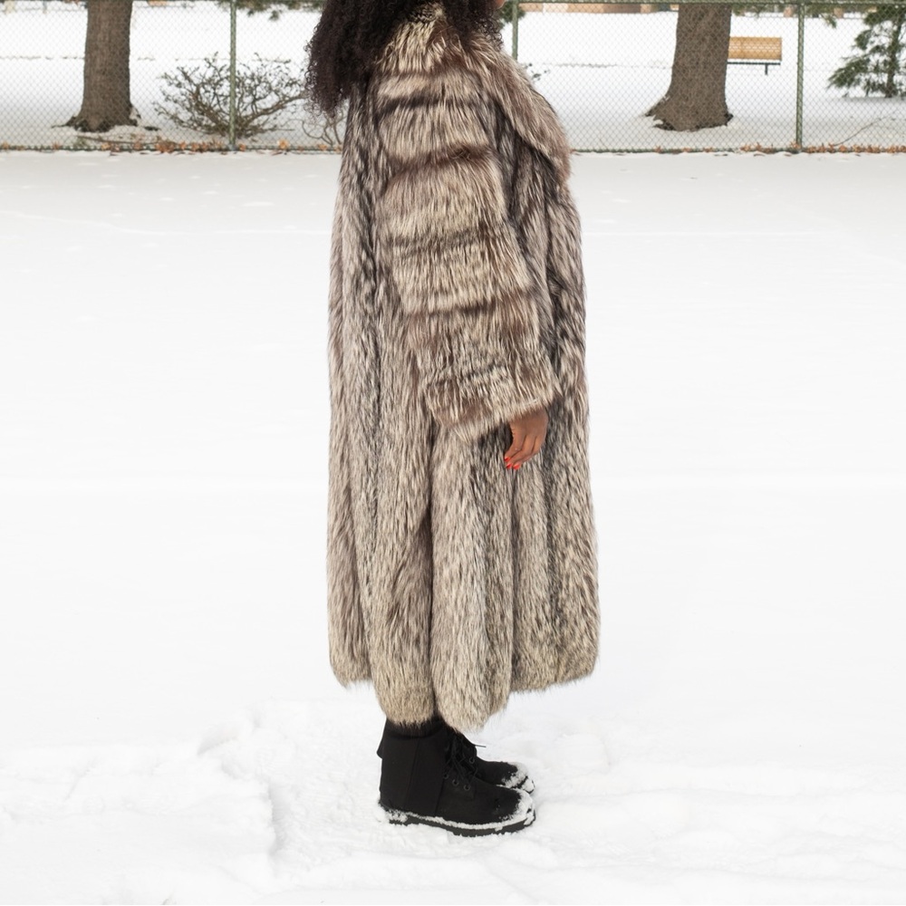 SILVER FOX FUR COAT - Picture 2 of 5